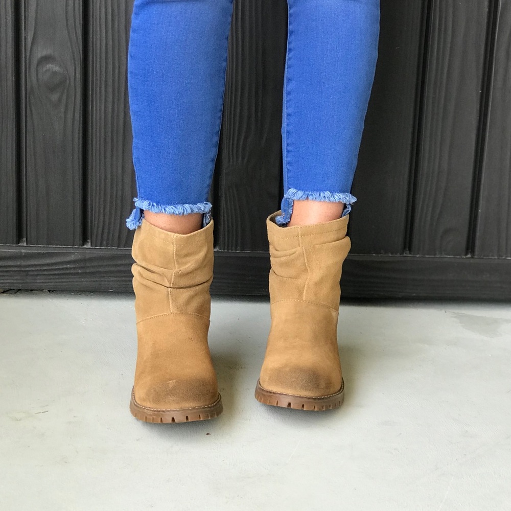 Tan Distressed Slouchy Lug Sole Combat Boots - Picture 3 of 8